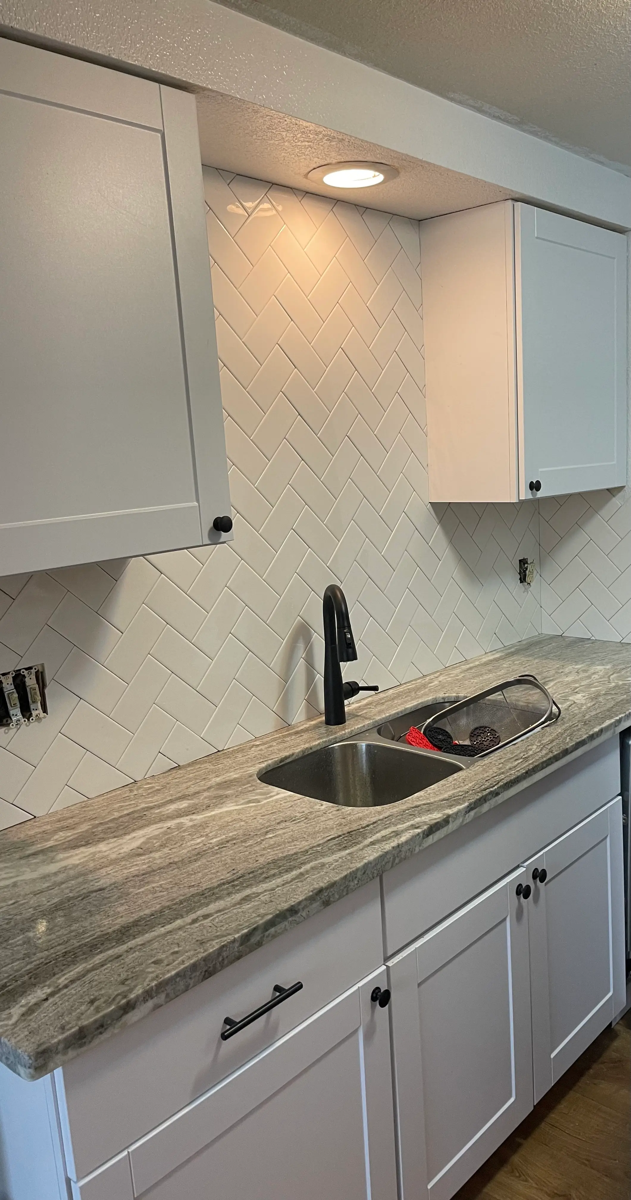 Kitchen & backsplash